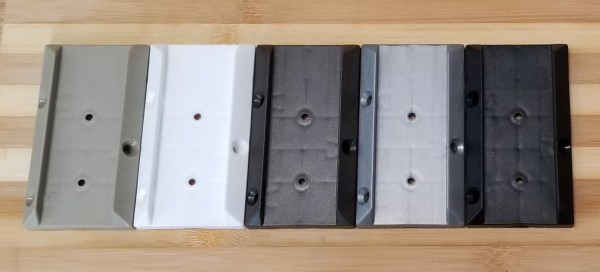 Support de lisse pour escalier (4 1/4 pouces - pq. de 2 ou 4 avec vis de la même couleur)